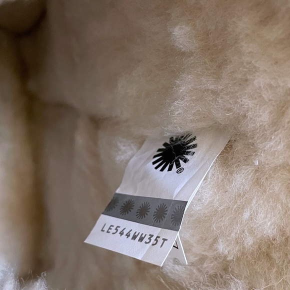 UGG Women’s Mini Bailey Bow Splatter Chestnut Boots - Picture 9 of 9